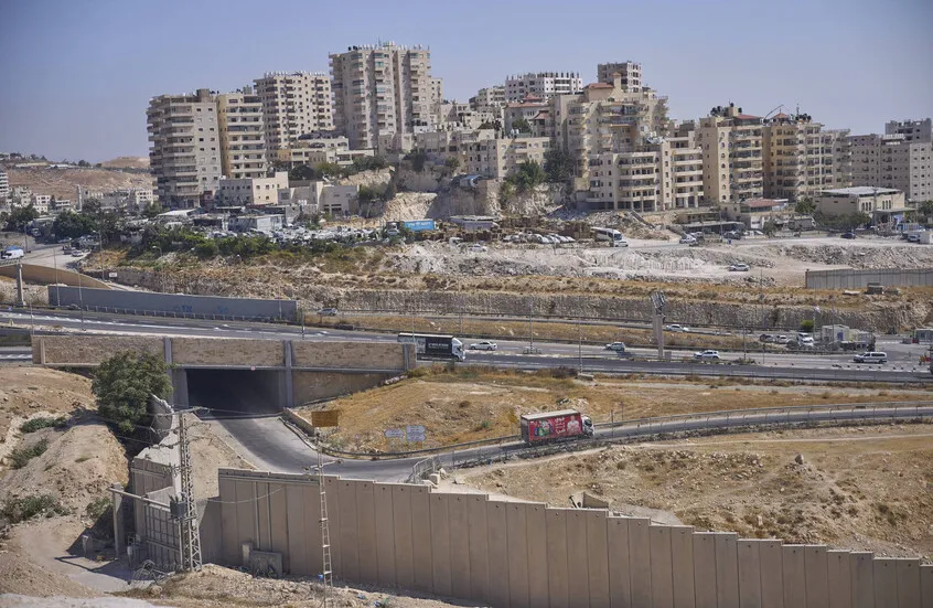 الرئاسة تحذر من خطورة تنفيذ خطة E1 على مجمل الأوضاع